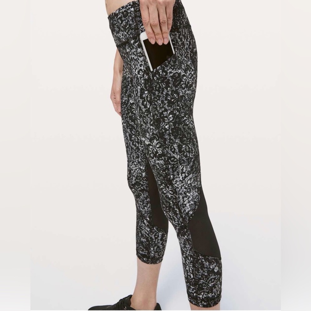 Lululemon Pace Rival Crop Leggings in Achromatized Ice Grey Black - Size 4 - Picture 5 of 9